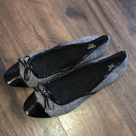 Avon Cushion Walk Herringbone Flats - Picture 3 of 6